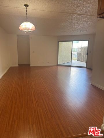 4142 Rosewood Ave  #106, Los Angeles, CA 90004
