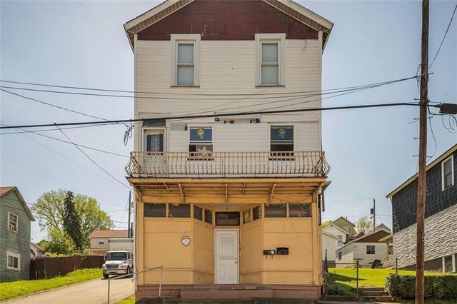901 Meadow Ave, Charleroi, PA 15022