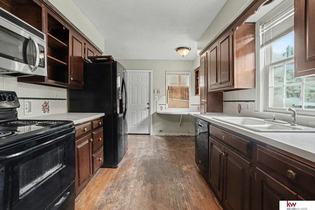 207 S  70th Ave, Omaha, NE 68132