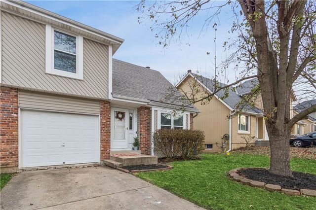 8815 Cottonwood St, Lenexa, KS 66215