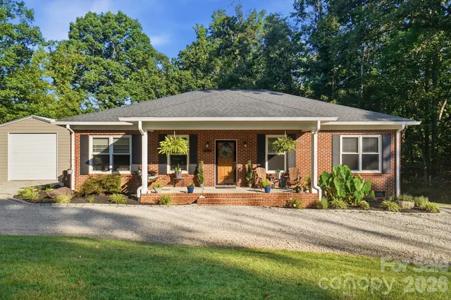 4739 Mountain Island Dr W, Charlotte, NC 28214