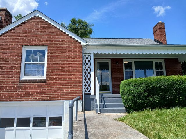 214 E  Madison St, Covington, VA 24426