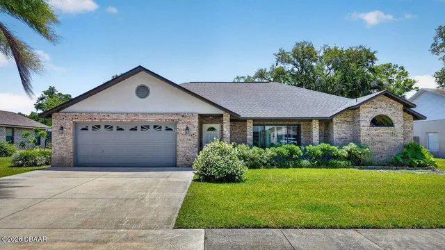 905 Oetter Dr, South Daytona, FL 32119