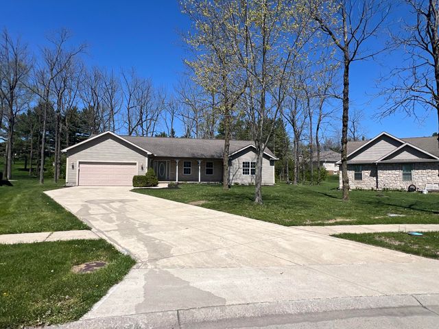 1409 White Pines Dr, Bellefontaine, OH 43311