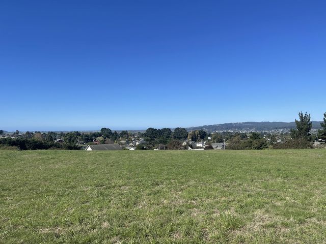 3613 Sunset View Dr, Fortuna, CA 95540