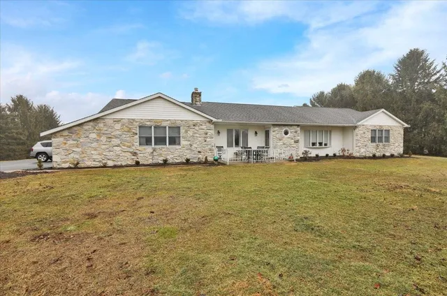 7435 Bernville Rd, Bernville, PA 19506
