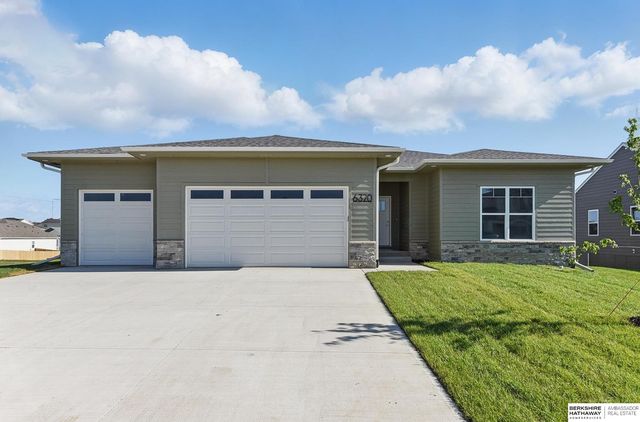 6320 Harvest Dr, Papillion, NE 68133