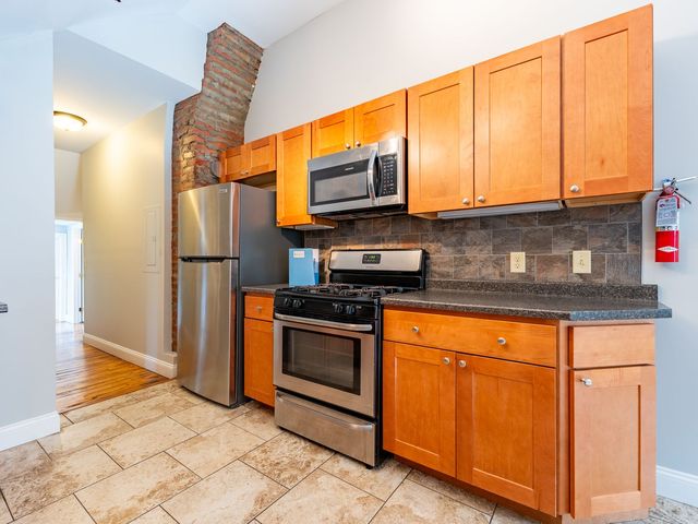 162 North St #1, Burlington, VT 05401