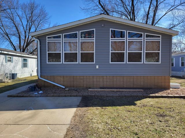 1970 85th St W, Inver Grove Heights, MN 55077