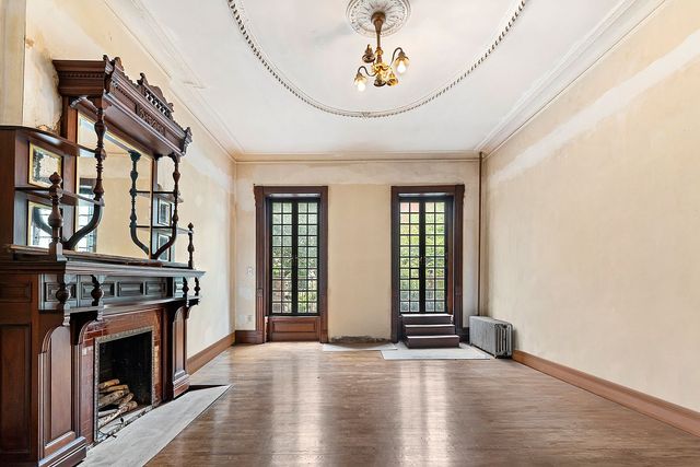 352 W  122nd St, New York, NY 10027