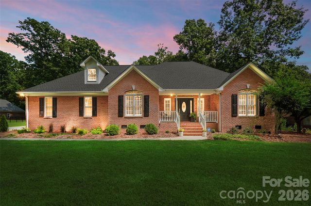7627 Maple Bluff Ln, Concord, NC 28025