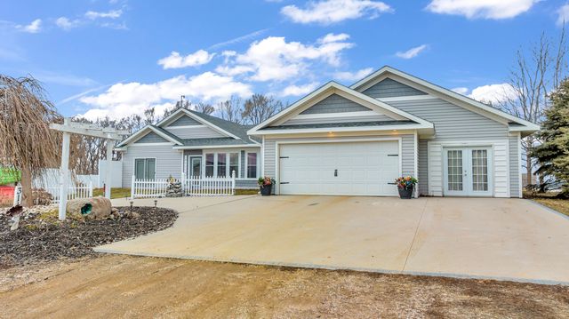 3110 Lake Campbell Dr, Brookings, SD 57006