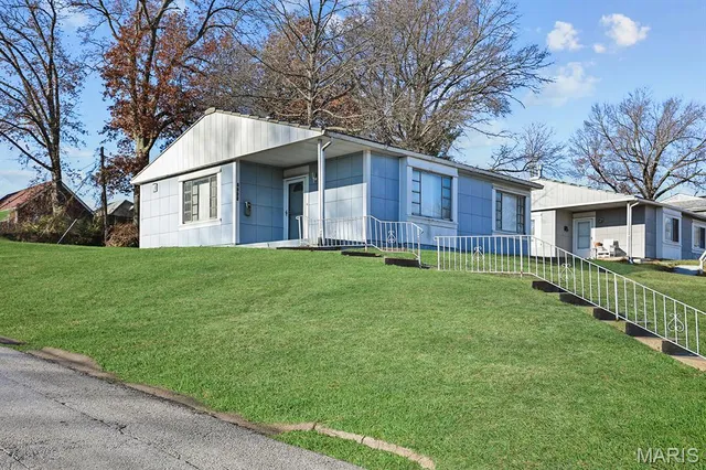 6900 Woodrow Ave, Saint Louis, MO 63121