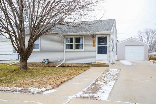 1612 S  Frederick Dr, Sioux Falls, SD 57105