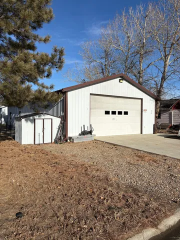 318 W  Jackson Ave, Chester, MT 59522