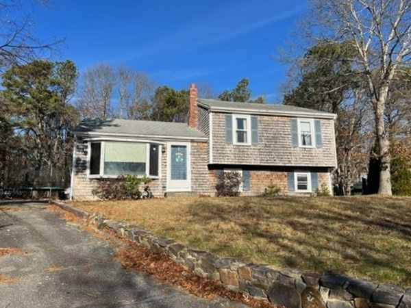 18 Cutter Dr, Plymouth, MA 02360