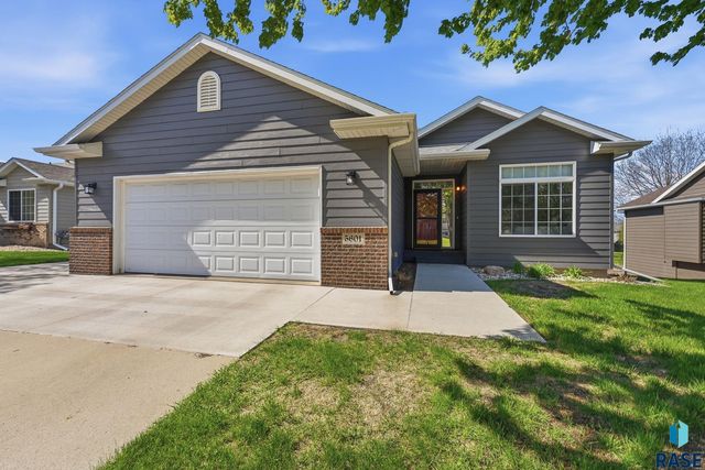 5601 W  Pineridge Dr, Sioux Falls, SD 57107