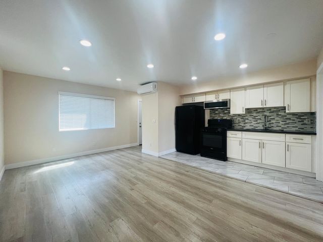 172 N  Mariposa Ave #E, Los Angeles, CA 90004