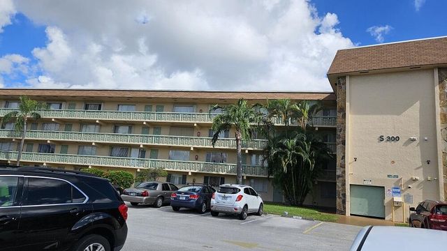 300 Village Green Circle S #209, Lake Worth, FL 33461