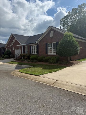 2207 Windsor Woods Dr, Gastonia, NC 28054