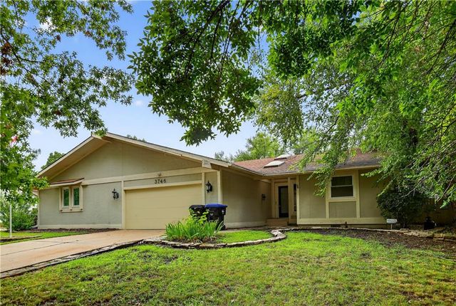 3746 SW Wood Valley Dr, Topeka, KS 66610