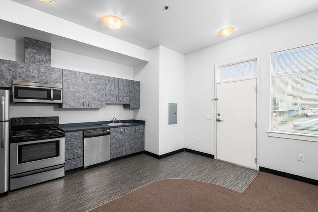1260 Ferry St #6, Eugene, OR 97401