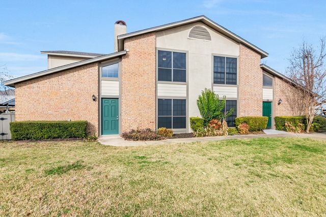 352 W  Harwood Rd #C, Hurst, TX 76054