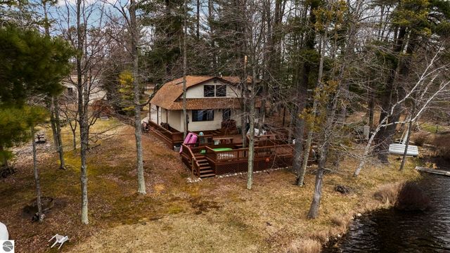 11734 Lake Shore Dr, Fife Lake, MI 49633
