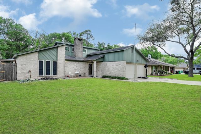 9611 Forest Hollow Dr, Baytown, TX 77521