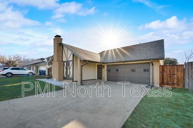 2733 Colonial Dr, Carrollton, TX 75007