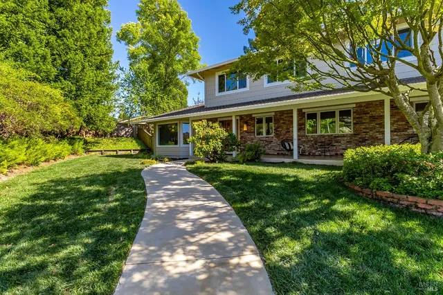 295 Sandringham Drive N, Moraga, CA 94556