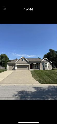 505 NW Highcliffe Dr, Lees Summit, MO 64081