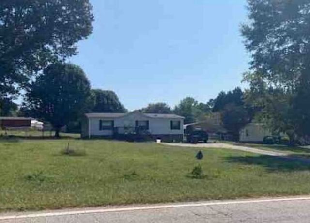 332 Groce Meadow Rd, Taylors, SC 29687