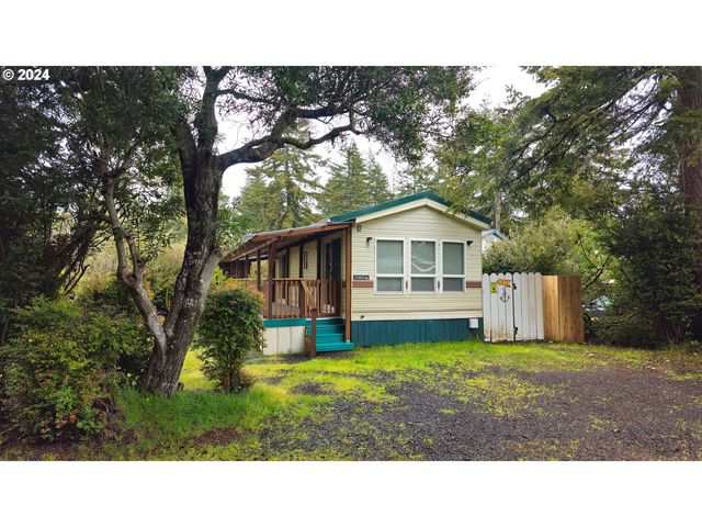 196 Huckleberry Ln, Florence, OR 97439