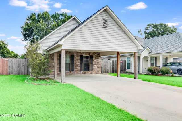 321 Harvest Ln, Abbeville, LA 70510