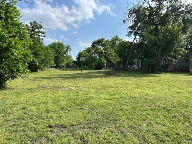 405 E  Grand St, Whitewright, TX 75491