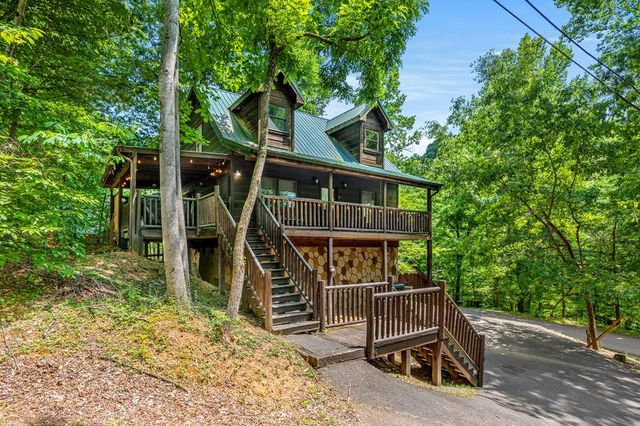 1502 Sky View Dr, Sevierville, TN 37876