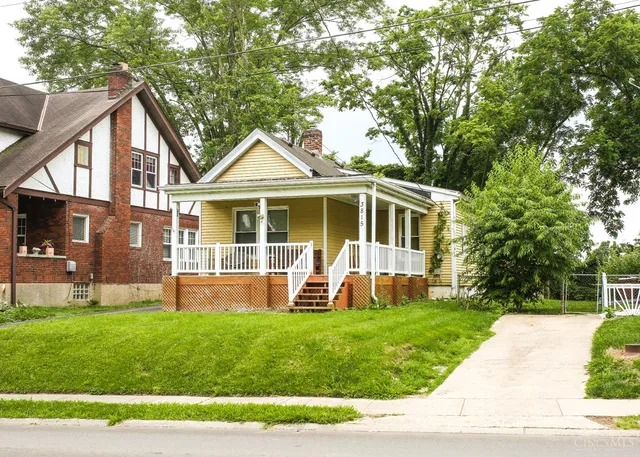 3815 Watterson Rd, Cincinnati, OH 45227