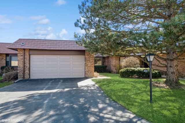 4042 Dundee Rd, Northbrook, IL 60062