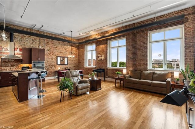 1 W  5th St #207, Winston Salem, NC 27101