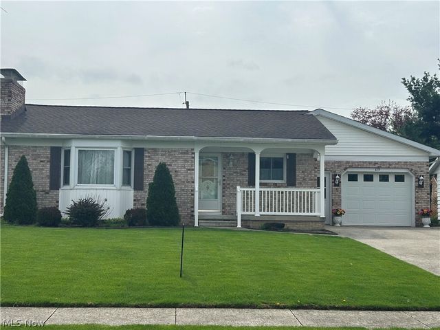 879 Valleyview Dr, Bellevue, OH 44811