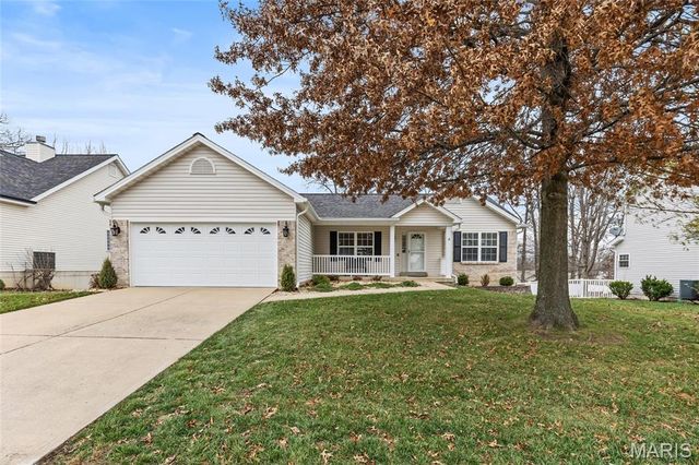215 Highland Meadows Dr, Wentzville, MO 63385