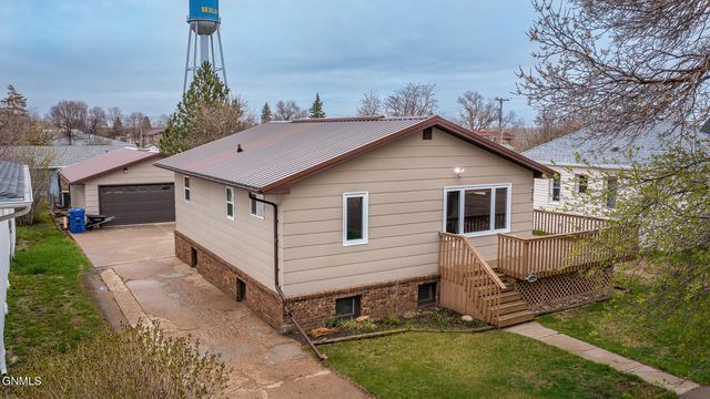 316 2nd Ave NW, Beulah, ND 58523