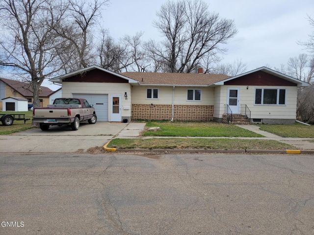 217 1st Ave SW, Ashley, ND 58413