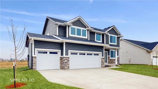 1024 Shady Lane Dr, Norwalk, IA 50211