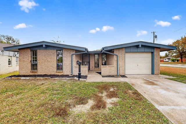 534 Henderson Cir, Garland, TX 75040