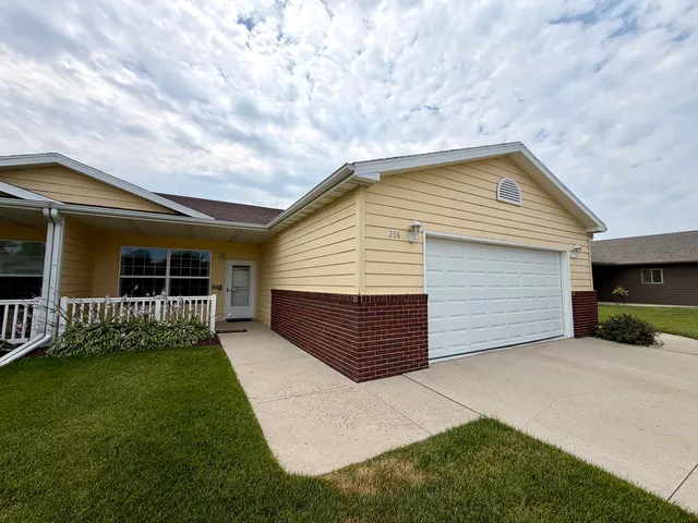 286 24th St SW, Huron, SD 57350