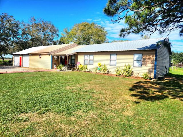 1546 County Road 323, Louise, TX 77455