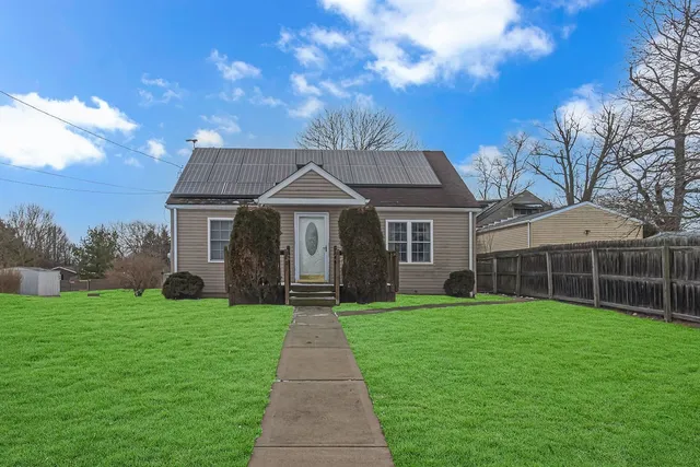 221 1st St, Beaver, PA 15009