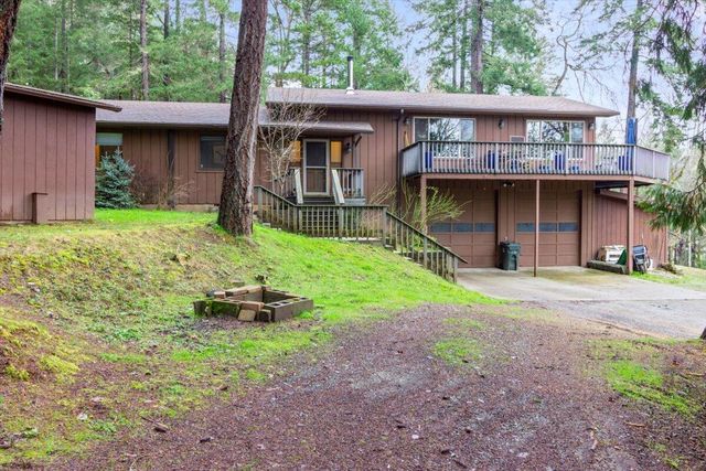 3300 Amber Ln, Grants Pass, OR 97527